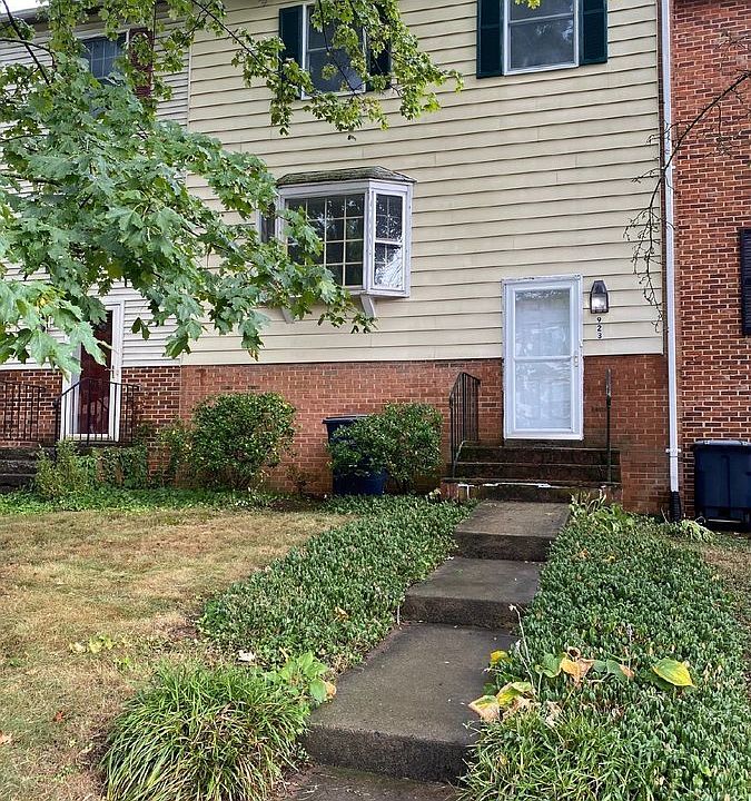 1st image of 923 Meadowlark Dr