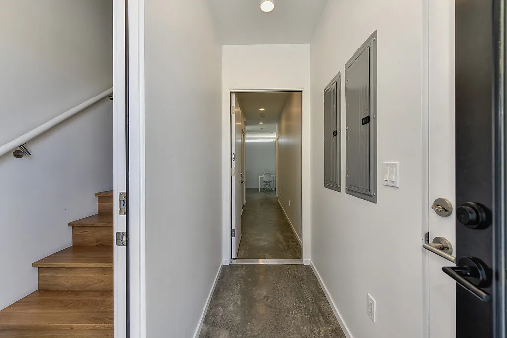 Studio, 400 sqft, $1,395 — Photo 3