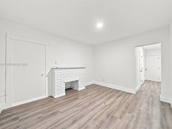 4th image of 110 NW 9th Ave APT 1