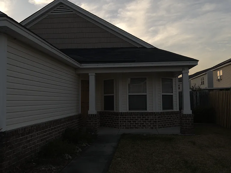 21 Laurel Ln — Photo 1