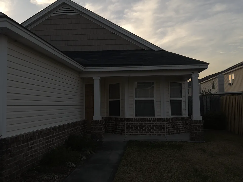 21 Laurel Ln