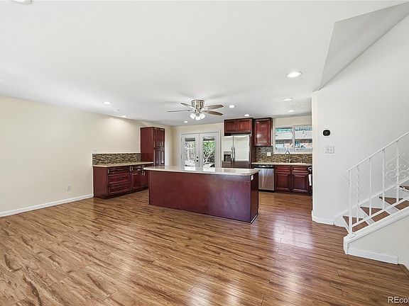 4th image of 994 S Victor Way