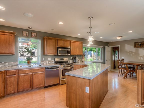 5th image of 572 Lake Louise Dr SW