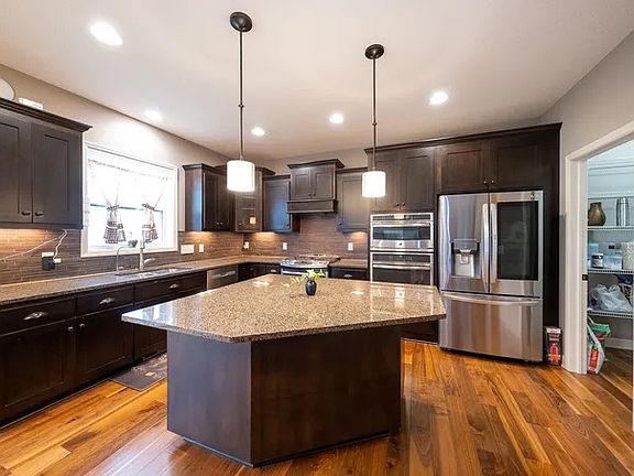 3rd image of 4584 Bailey Lake Cir
