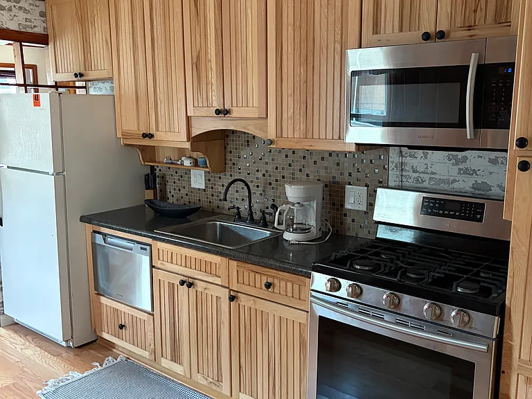 1856 Elm Dr — Photo 7