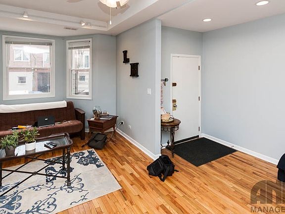 2nd image of 916 W Roscoe St #1-RS