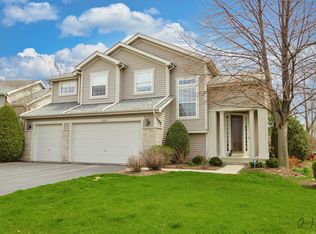 2214 Avalon Dr, Buffalo Grove, IL