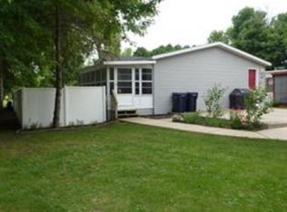 18 Falling Creek Dr, Janesville, WI 53548