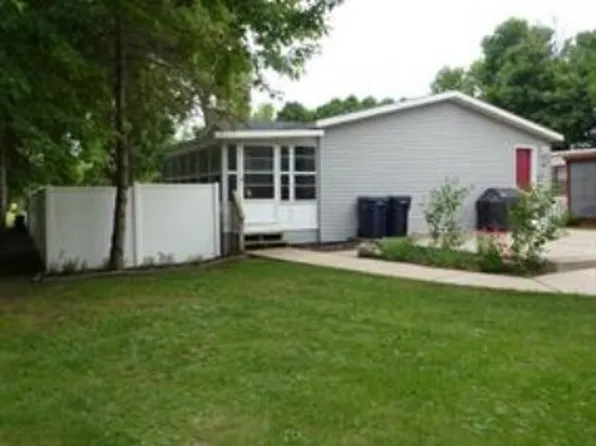18 Falling Creek Dr, Janesville, WI 53548