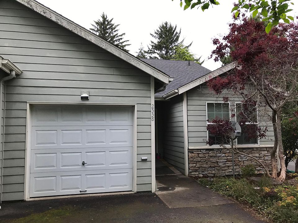 1st image of 2558 NE 33rd St