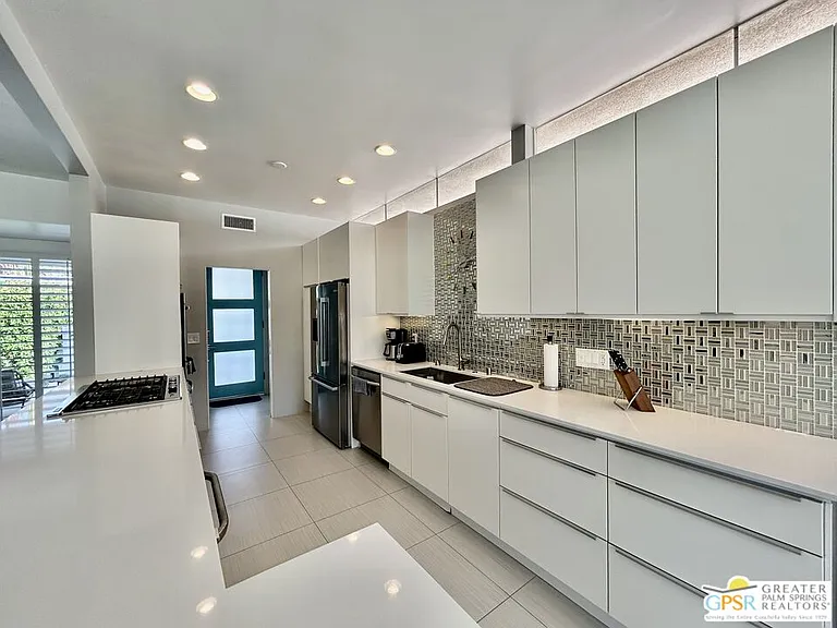 306 Desert Lakes Dr — Photo 12