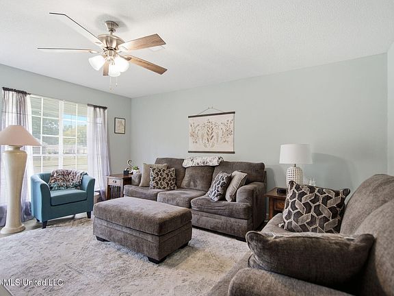 5th image of 15504 Brandon Dr