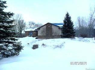 2727 Pinckney Rd, Howell, MI 48843