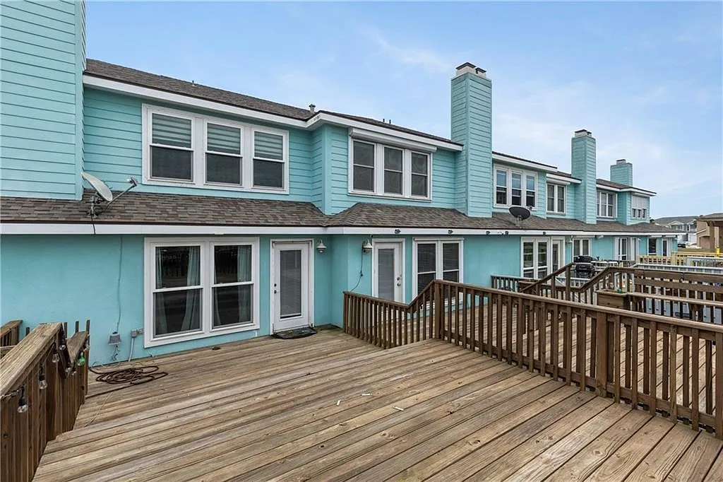 3 bed, 2.5 bath, 1603 sqft, $2,550 — Photo 1