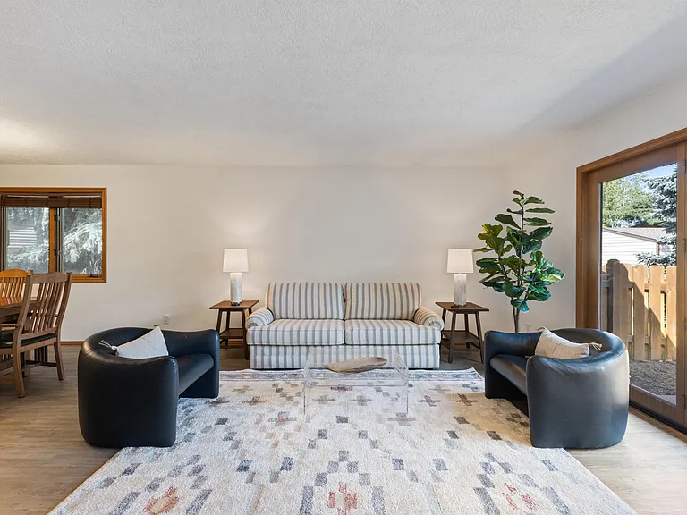 1711 W Koch St — Photo 21