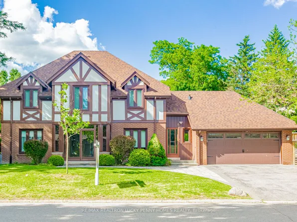 6 Village Squire Ln, Markham, ON L3T 4S4