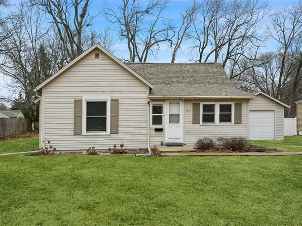 909 E Euclid Ave, Indianola, IA 50125