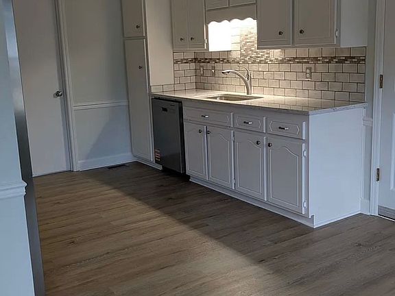 2nd image of 983 Spring Bank Rd #2