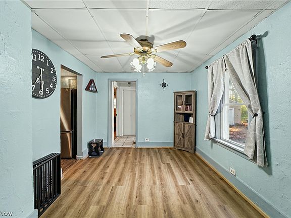 5th image of 262 Samuel St