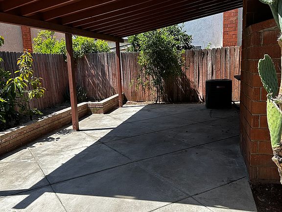 2nd image of 7527 Laurelgrove Ct