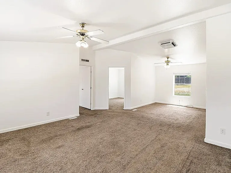 3 bed, 1456 sqft, $2,500 — Photo 4