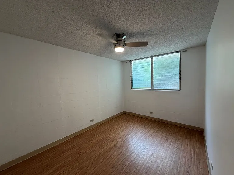 403 Hobron Ln — Photo 6