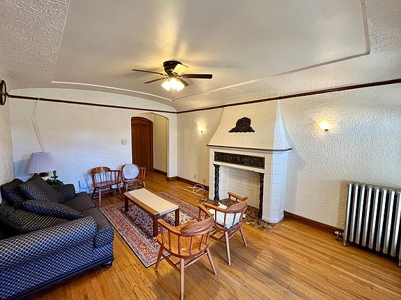 3rd image of 4474 N Oakland Ave APT 102