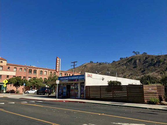 2nd image of 580 N Ventura Ave