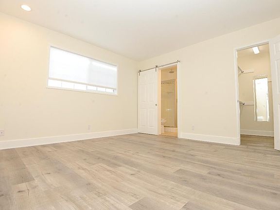 3rd image of 1436 Barry Ave APT 1