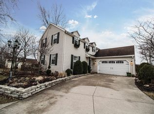 801 Aster Dr, Wapakoneta, OH 45895