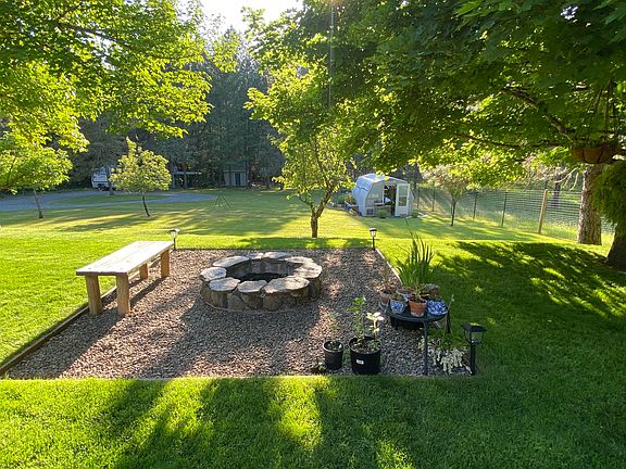 3rd image of 916 Ferry Rd