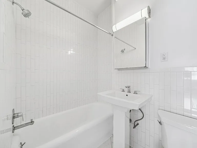 160 W 71st St #8K — Photo 14