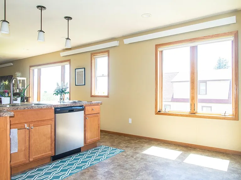 15 E 7th St #3 — Photo 5