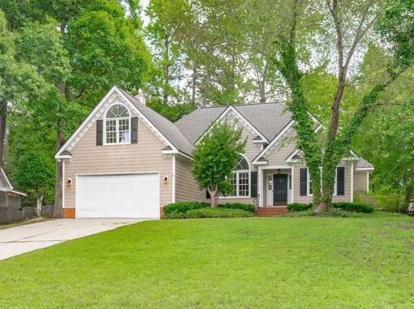 208 Hickory Glen Ln, Holly Springs, NC 27540
