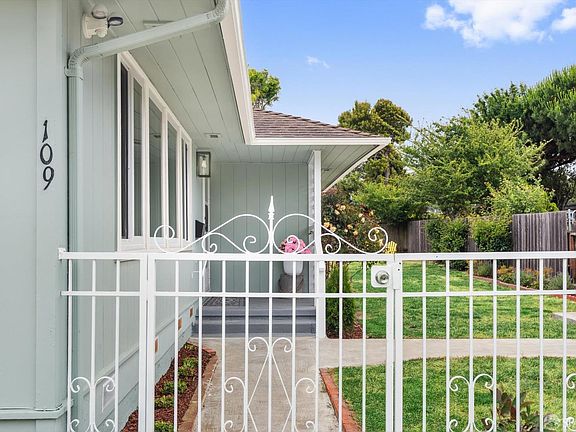 3rd image of 109 Camaritas Avenue