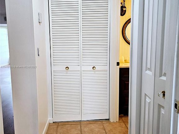 3rd image of 1520 Whitehall Dr APT 404