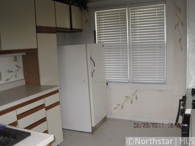 2nd image of 719 Lyndale St