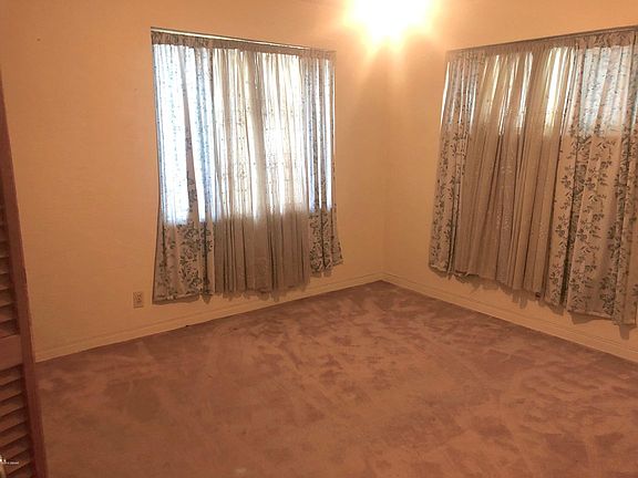 4th image of 1032 Center Ave