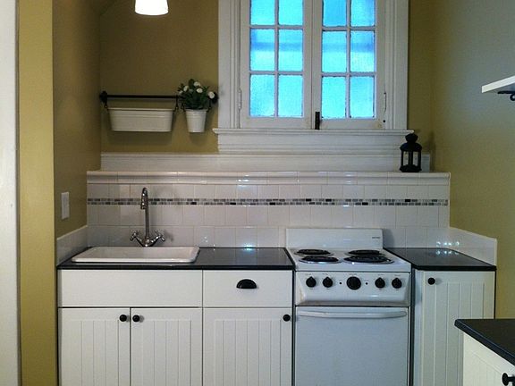 Newly remodeled kitchen with walk in pantry and hard wood fl