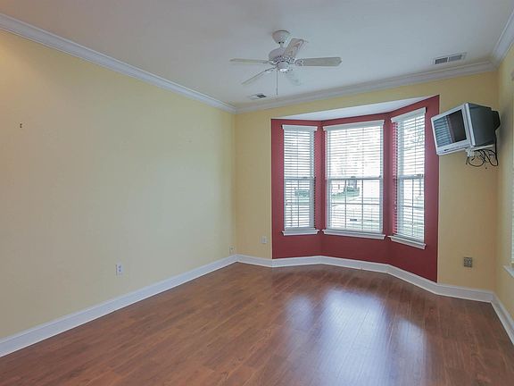 4th image of 110 Southampton Dr