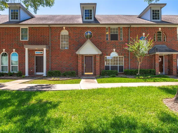 1287 El Camino Village Dr, Houston, TX 77058