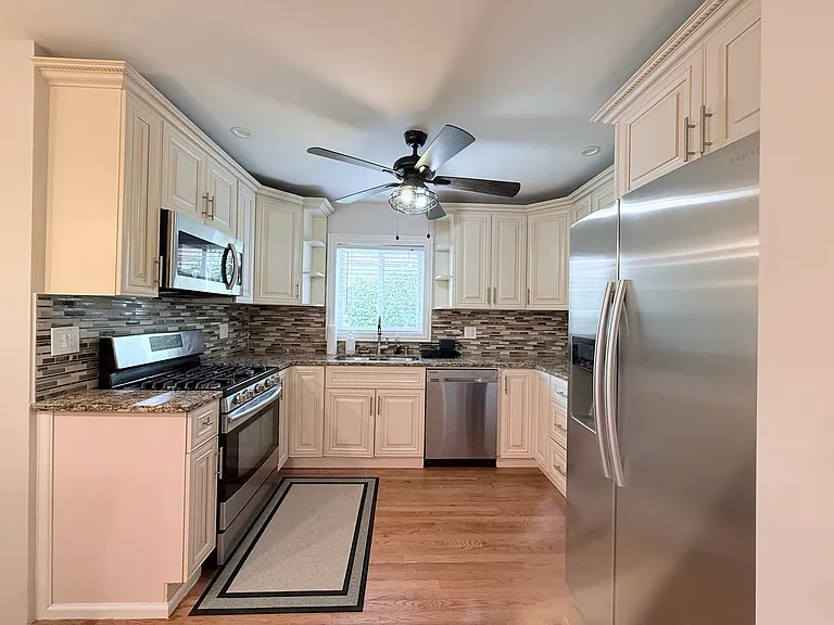 4528 Grace St — Photo 11