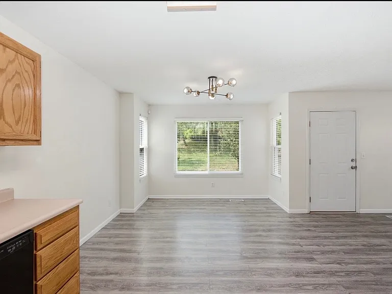 7649 Tollgate Ct — Photo 10