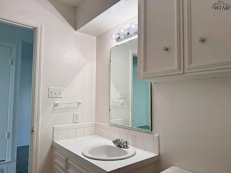 1611 Bell St — Photo 14