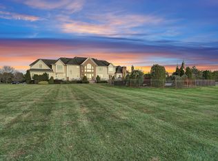 2 Bretwood Dr N, Colts Neck, NJ 07722