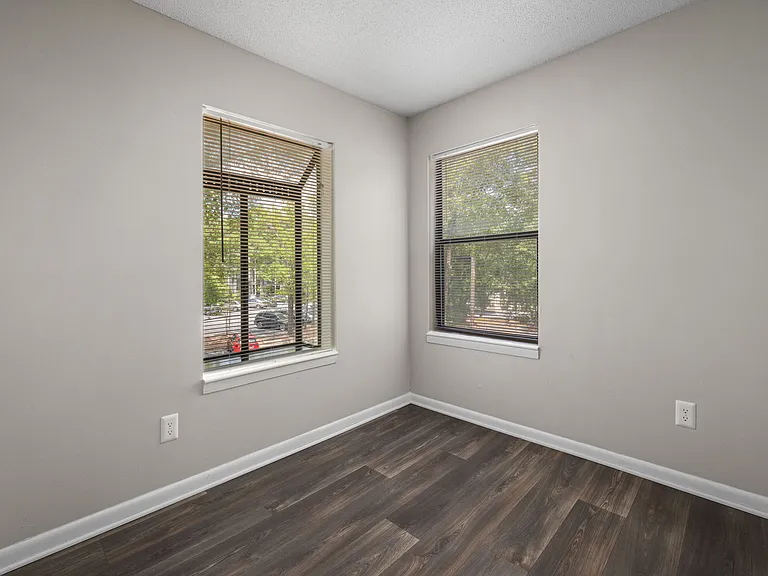 Sunstone Apartments — Photo 25