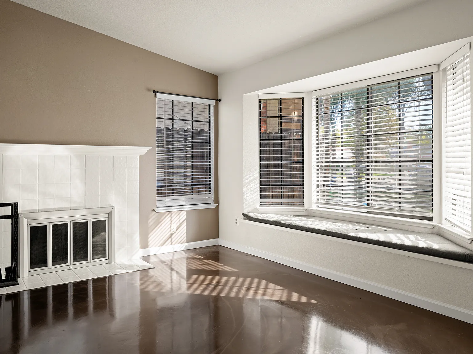 3 bed, 1150 sqft, $2,350 — Photo 3