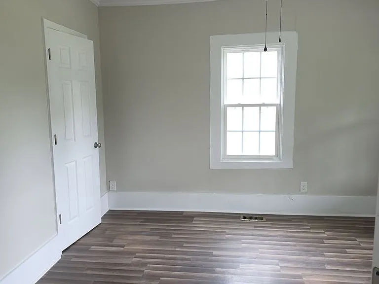 621 Wilson St — Photo 5