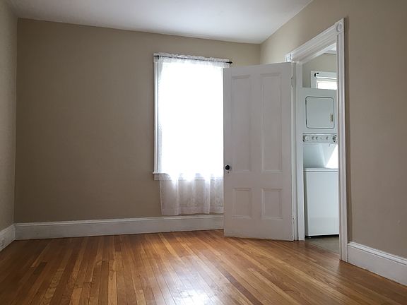 3rd image of 39 W Narragansett Ave