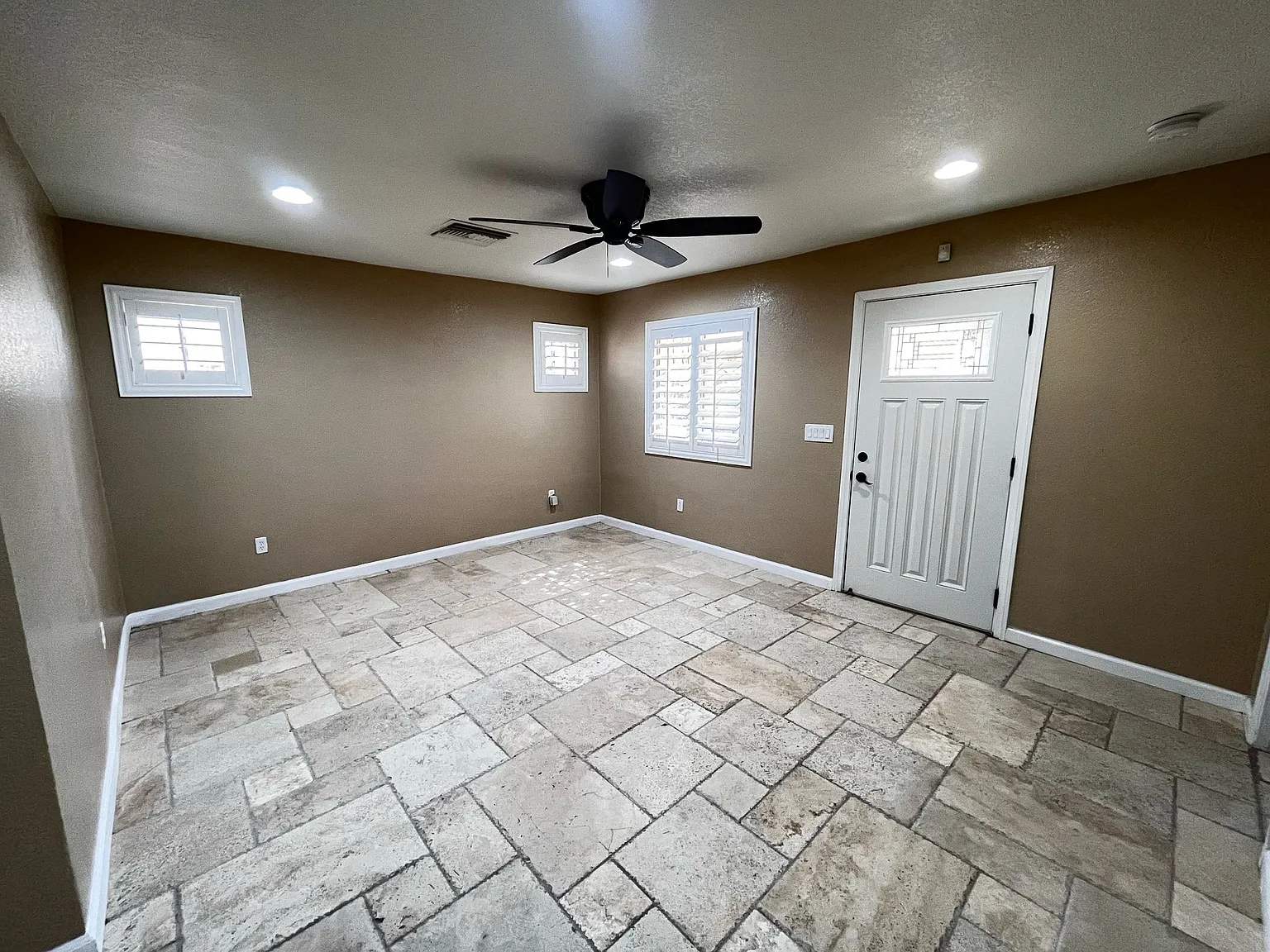 3 bed, 1350 sqft, $2,250 — Photo 3